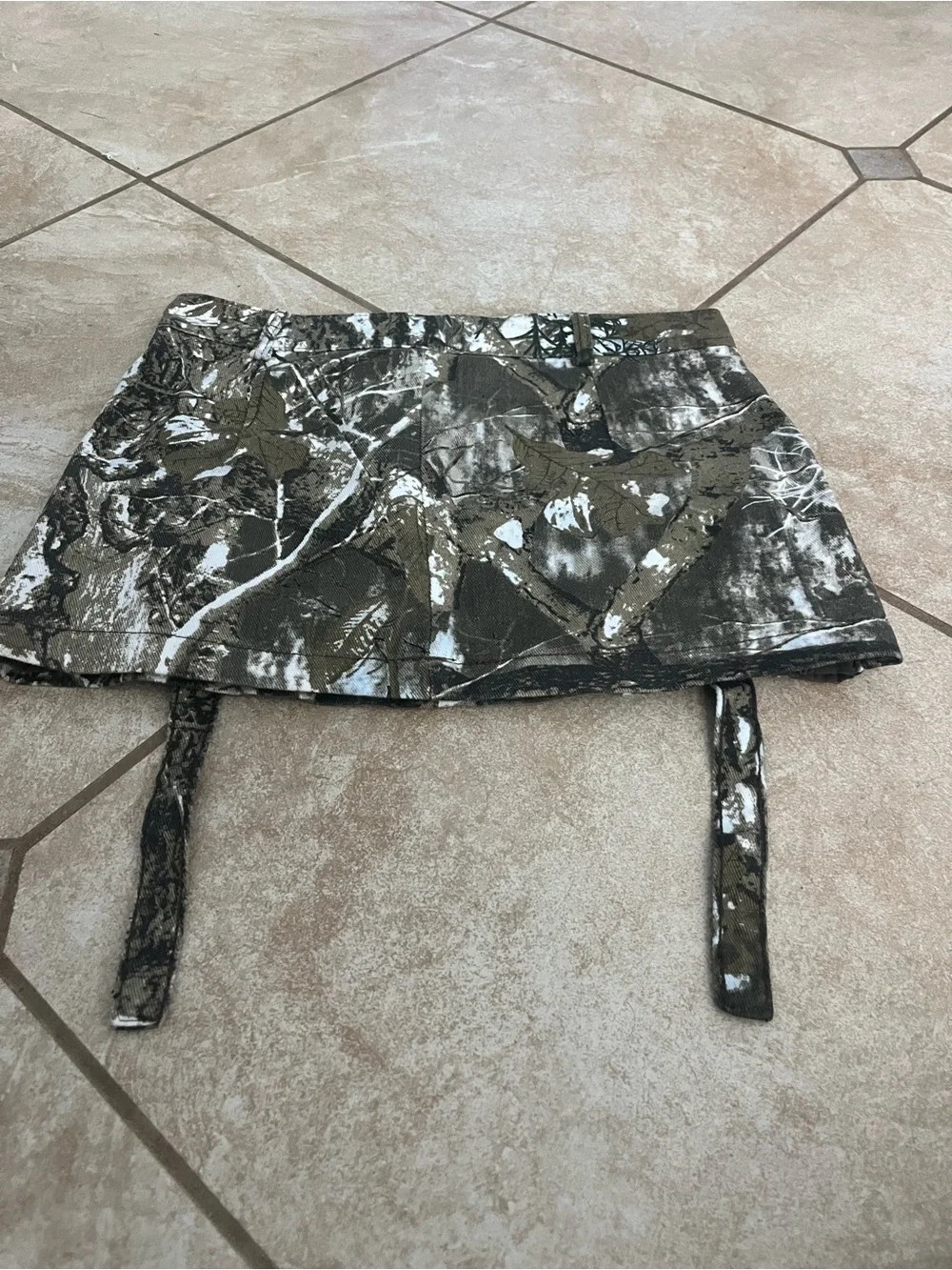 Women’s Camouflage Utility Mini Shorts - Olive Green